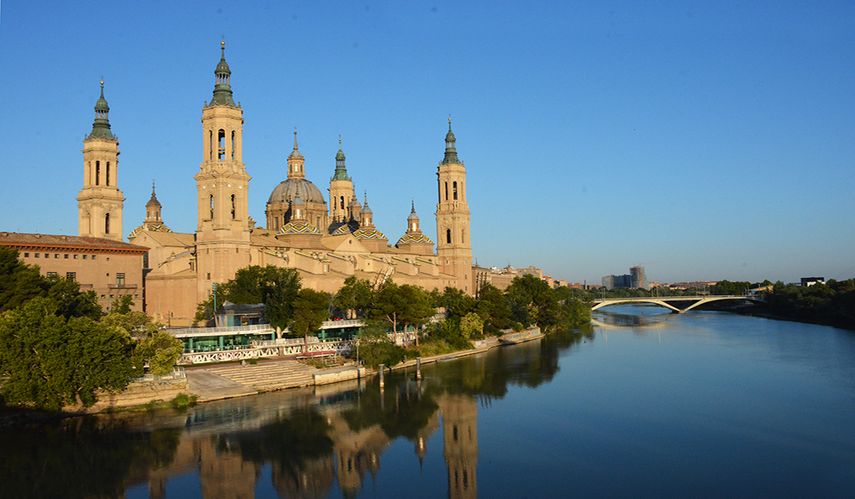 Catedral Basílica El Pilar y río Ebro.