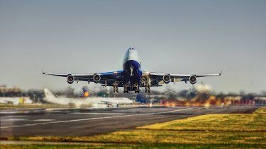 Un avión en pleno aterrizaje.&nbsp;