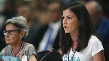Rosa María Payá, opositora cubana,&nbsp; habla durante el diálogo de las organizaciones de la sociedad civil con representantes de la Organización de Estados Americanos, OEA, en Medellín, Colombia.
