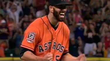 Fue apenas la tercera apertura de Fiers con el uniforme con los Astros. (CAPTURA) 