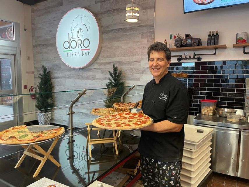 El chef Mariano Galluzi, argentino con ascendencia italiana y con muchos años viviendo en Miami, se mantiene optimista con su nuevo local D´Oro Pizza Bar.&nbsp;