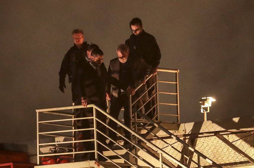 El expresidente Lula da Silva está recluido en una celda especial que fue improvisada en la sede de la Policía Federal de Curitiba.