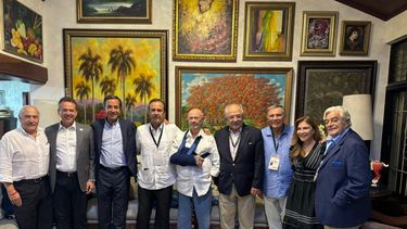 El Grupo IDEA fue invitado como observador internacional a las elecciones generales de República Dominicana del 19 de mayo. De izquierda a derecha, el expresidente Andrés Pastrana, Ito Bisono, ministro de industrias, el exgobernador Luís Fortuño (Puerto Rico), el expresidente Tuto Quiroga, el expresidente Hipólito Mejía, el director del Grupo IDEA, Asdrúbal Aguiar, el expresidente Jamil Mahuad, la alcaldesa de Santo Domingo, Carolina Mejía,&nbsp; y el expresidente Luis Lacalle