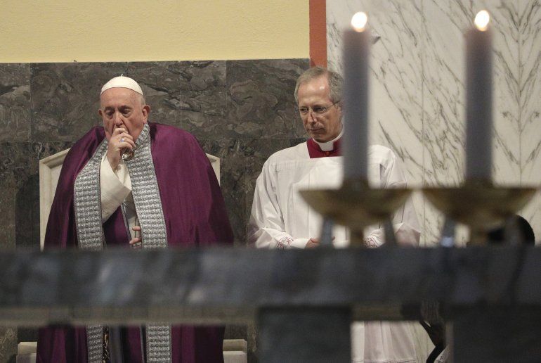 Papa Francisco sufre posible resfriado por segundo día y cancela audiencias