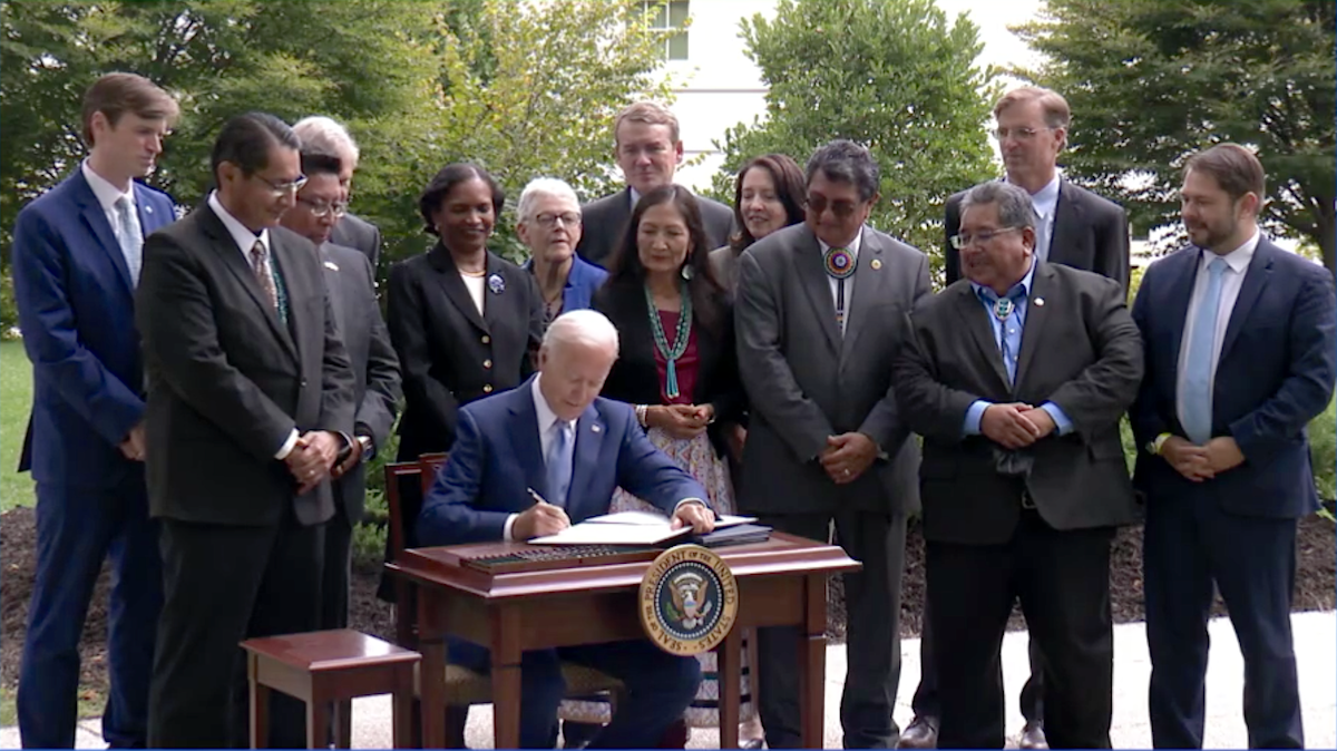 El presidente Joe Biden durante la firma de varios acuerdos de protección de monumentos históricos este viernes 8 de octubre en la Casa Blanca. El presidente Joe Biden durante la firma de varios acuerdos de protección de monumentos históricos este viernes 8 de octubre en la Casa Blanca.