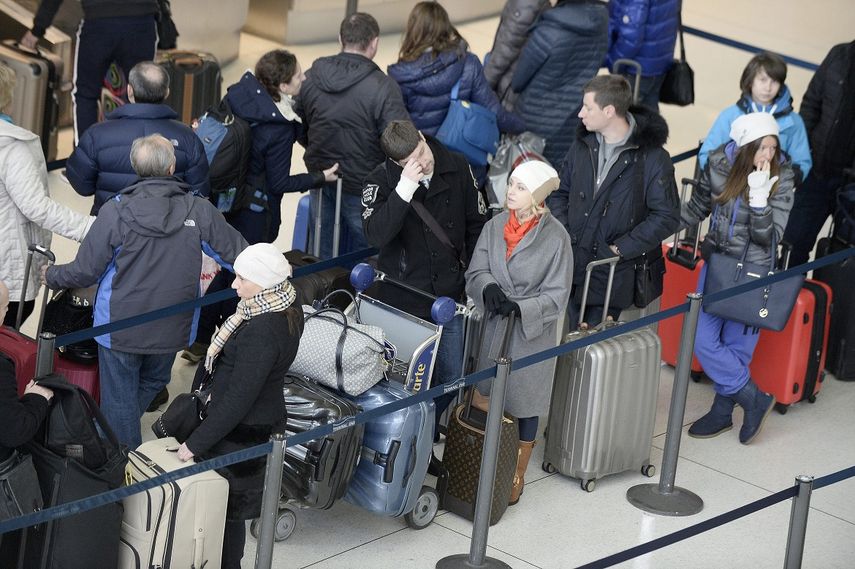 &nbsp;Un conducto de agua roto inundó una terminal en el aeropuerto John F. Kennedy (JFK) de Nueva&nbsp;York, que ha sufrido el embate del temporal los últimos días, y obligó a las autoridades a suspender la llegada de vuelos internacionales al área afectada.