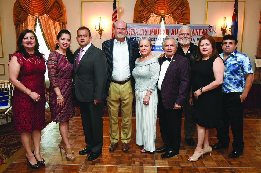 Paquita Cabrera, Karina e Iván Pacheco, Roberto Martell, María y Fabrizzio Alfaro, Ramón González, Roxana Corcuera y Luis Fernández.