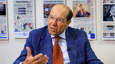 Osvaldo Hurtado, expresidente de Ecuador, durante visita a DLA