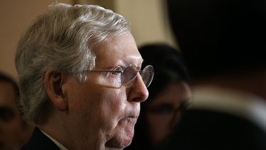 El l&iacute;der de la mayor&iacute;a del Senado, el republicano Mitch McConnell, asiste a una conferencia de prensa en el Senado el martes 24 de septiembre de 2019 en el Capitolio, en Washington.