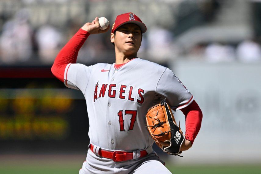 El abridor de los Angelinos de Los Ángeles Shohei Ohtani lanza en la primera entrada del juego ante los Padres de San Diego el martes 4 de julio del 2023.&nbsp;