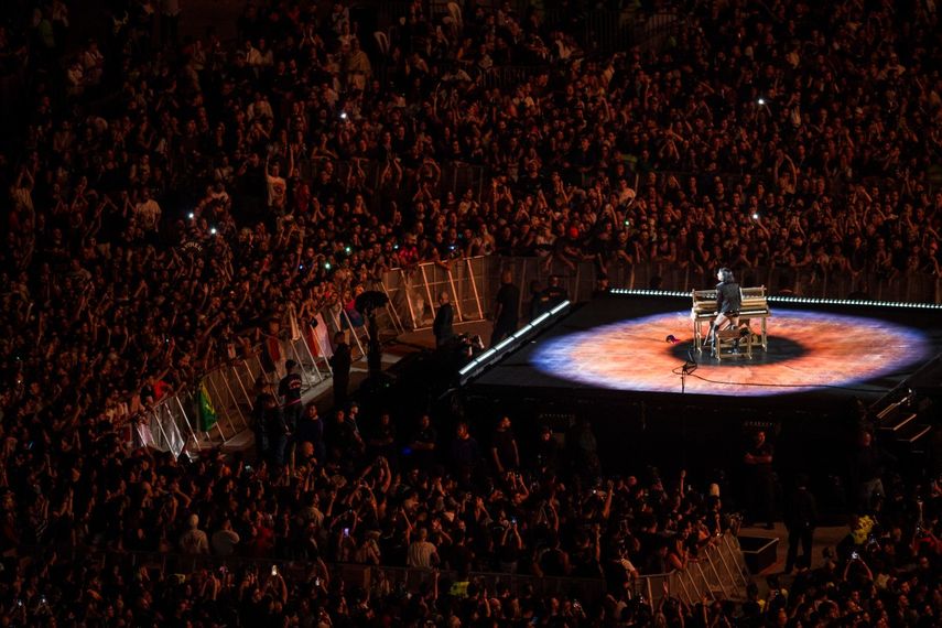 La estrella del pop estadounidense Lady Gaga se presenta durante su concierto en la playa de Copacabana en Río de Janeiro, Brasil, el 3 de mayo de 2025