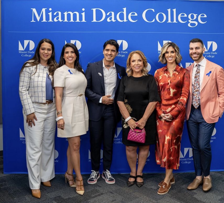 La Mamilover, al centro de la foto, compartió el caso de una joven mexicana que le escribió tras haber sido abusada y expulsada de su casa.