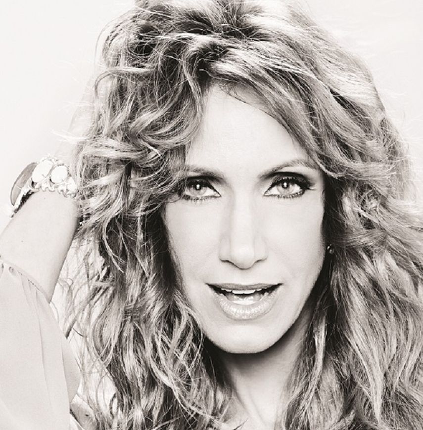 Lili Estefan posa para el lente de Omar Cruz.