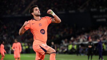 El delantero español del Barcelona # 07 Ferran Torres celebra después de anotar un hat-trick durante el partido de fútbol de la liga española entre el Real Betis y el FC Barcelona en el Estadio Benito Villamarin de Sevilla el 6 de diciembre de 2025. El delantero español del Barcelona # 07 Ferran Torres celebra después de anotar un hat-trick durante el partido de fútbol de la liga española entre el Real Betis y el FC Barcelona en el Estadio Benito Villamarin de Sevilla el 6 de diciembre de 2025.