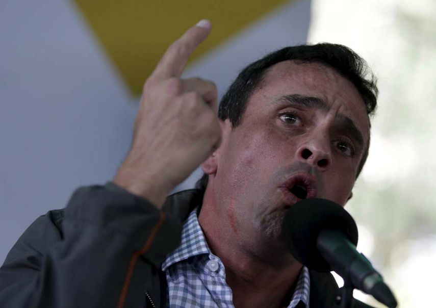 Capriles reiteró que aunque le sigan montando ollas podridas seguirá enfrentando a los corruptos del gobierno.&nbsp;