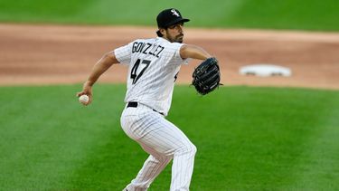 El abridor de los Medias Blancas de Chicago, Gio González, realiza un lanzamiento durante la primera entrada de un juego de béisbol contra los Tigres de Detroit en Chicago, en esta foto de archivo del lunes 17 de agosto de 2020.&nbsp;