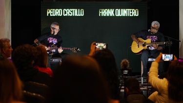 Los cantantes y músicos venezolanos Pedro Castillo y Frank Quintero.&nbsp;
