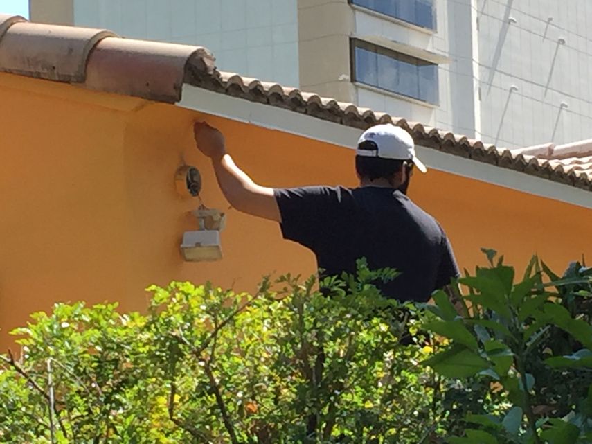 Unos minutos, y la l&aacute;mpara est&aacute; arreglada.