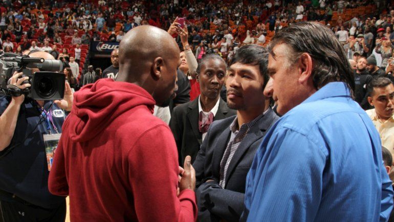 El 28 de enero del 2015, en la AAA en Miami, Flod Mayweather Jr. (izq.) destrabó la esperada pelea contra Manny Pacquiao