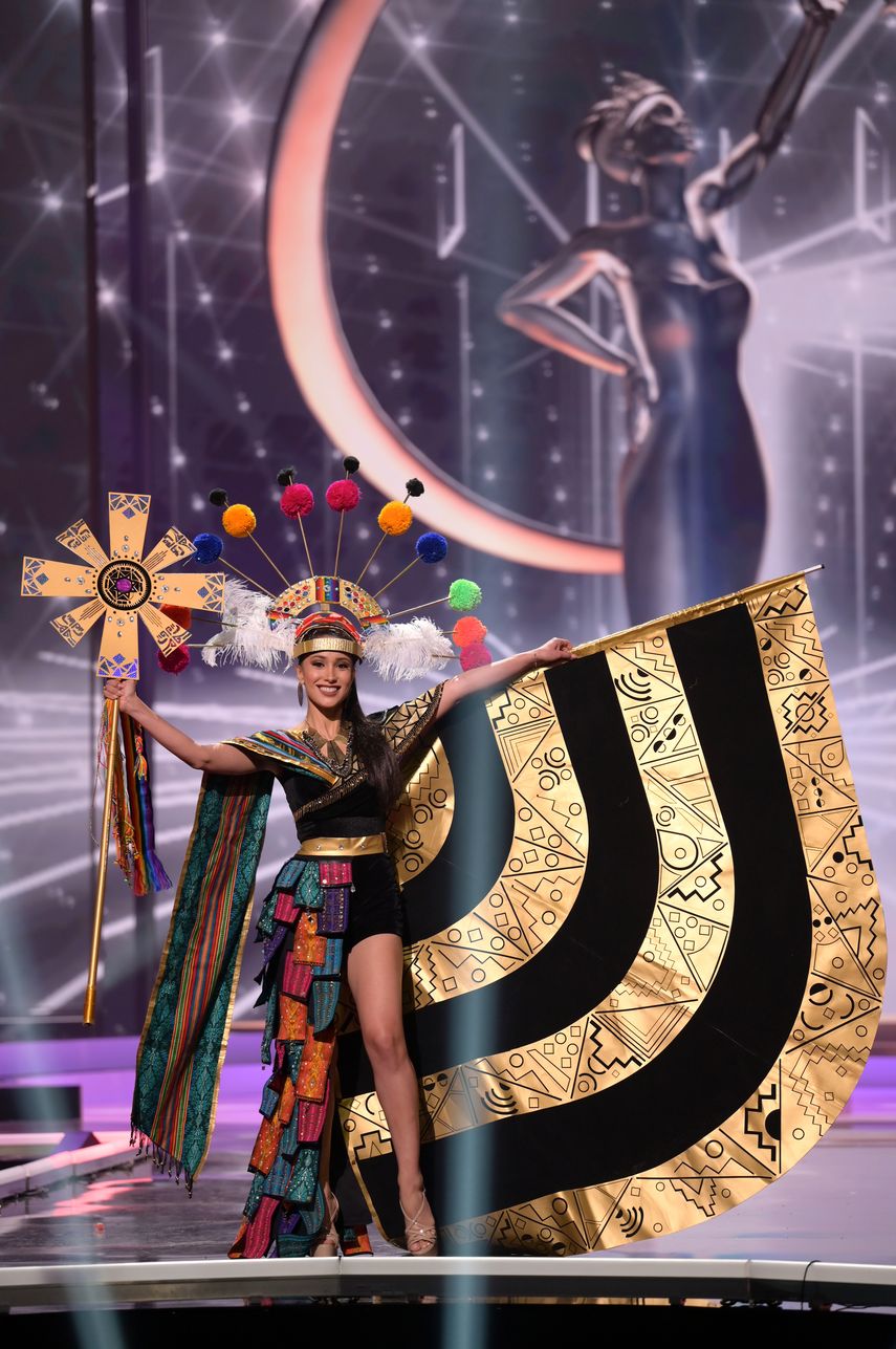 Concursantes Del Miss Universo Desfilan En Trajes Típicos 3197