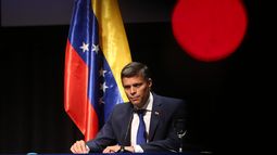El líder opositor venezolano Leopoldo López pronuncia su primer mensaje tras su salida de Venezuela, en el Círculo de Bellas Artes de Madrid.