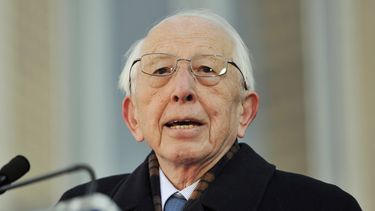 Esta foto de archivo tomada el 13 de noviembre de 2013 muestra al arquitecto japonés Fumihiko Maki hablando en la ceremonia de inauguración del 4 World Trade Center de 72 pisos en Nueva York.