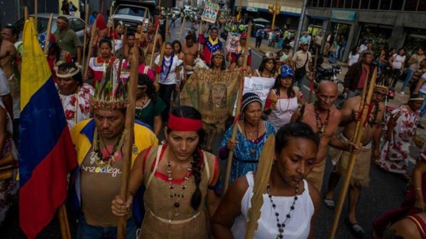 Los indígenas apoyan el revocatorio impulsado por la &nbsp;Mesa de la Unidad Democrática (MUD) pues consideran que están siendo víctimas de discriminación política y étnica