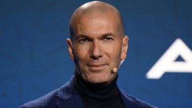 Zinedine Zidane, el exastro de la selección francesa de fútbol, durante una ceremonia del equipo Alpine de Fórmula 1, en Londres, Inglaterra, el 16 de febrero de 2023. La Philharmonie de París acogerá una exposición sobre Zidane.