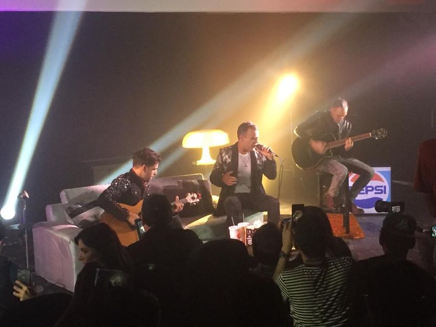 La legendaria banda de rock interpret&oacute; algunos de sus temas en formato ac&uacute;stico.&nbsp;