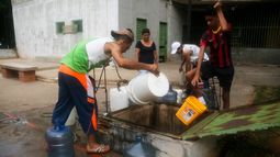 La falta de agua potable ha llevado a los pobladores de esta zona, la de más baja altitud del país, a cavar pozos por doquier y sin permisos de las autoridades, aunque sin éxito en la mayoría de los casos.