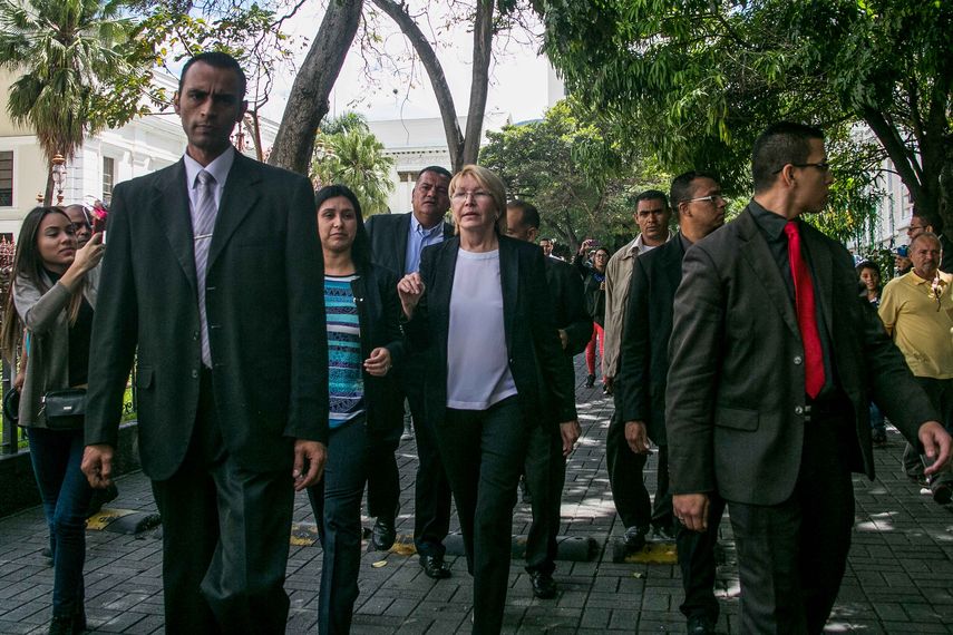 La defensa de la fiscal general de Venezuela, Luisa Ortega Díaz, recusó a los magistrados del TSJ previo al proceso de enjuiciamiento que, se prevé, inicie este martes en el Alto Juzgado contra la funcionaria.
