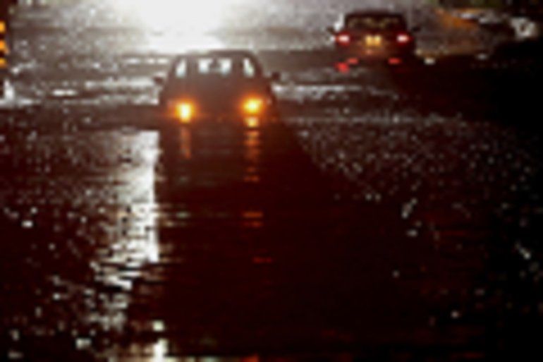 Vehículos en una carretera inundada en Bulter Are. cerca de la carretera Morris, en el condado Montgomery de Pensilvania, el miércoles 1 de septiembre de 2021. Los restos del huracán Ida llevaron aguaceros y posibles tornados a la región. 