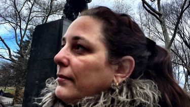 Tania Bruguera en Central Park, poco antes de comenzar la conferencia de prensa.