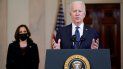 El presidente Joe Biden, acompañado por la vicepresidenta Kamala Harris, habla el martes 20 de abril de 2021, en la Casa Blanca, en Washington. El presidente Joe Biden, acompañado por la vicepresidenta Kamala Harris, habla el martes 20 de abril de 2021, en la Casa Blanca, en Washington.
