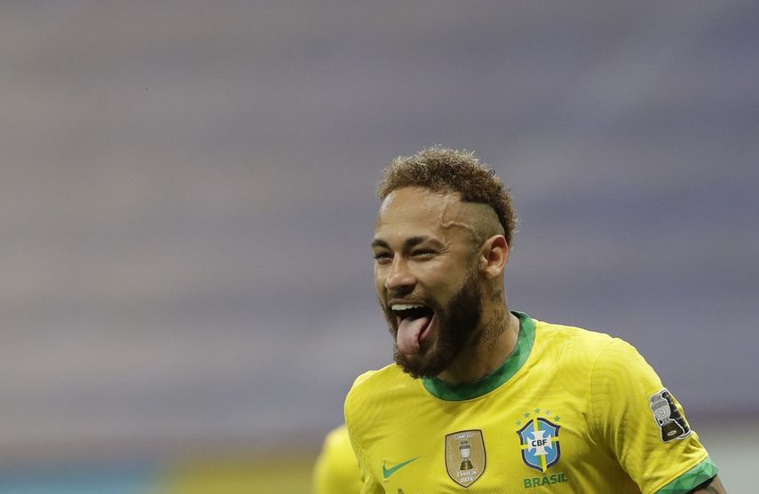 Neymar, de la selección de Brasil, festeja luego de anotar el segundo tanto ante Venezuela en el partido inaugural de la Copa América, el domingo 13 de junio de 2021, en Brasilia.&nbsp;