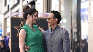 Nadia Ferreira y Marc Anthony asisten a una ceremonia en honor al artista con una estrella en el Paseo de la Fama de Hollywood el jueves 7 de septiembre de 2023 en Los Ángeles. 