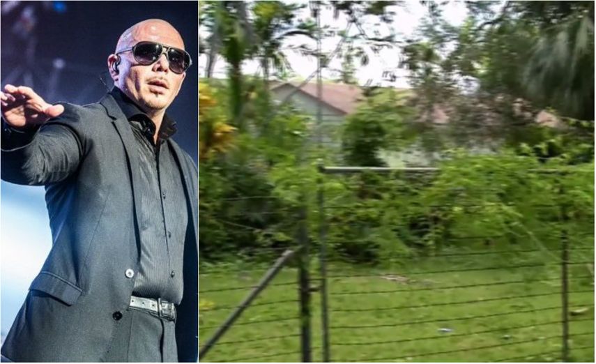 Con una cerca caída, la hierba crecida, y en aspecto de abandono se encuentra esta propiedad construida en 1940 en Pinecrest.