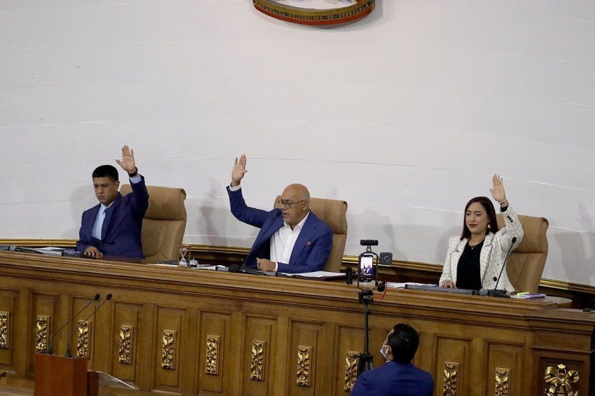 Al centro, el presidente del Parlamento chavista, Jorge Rodríguez.