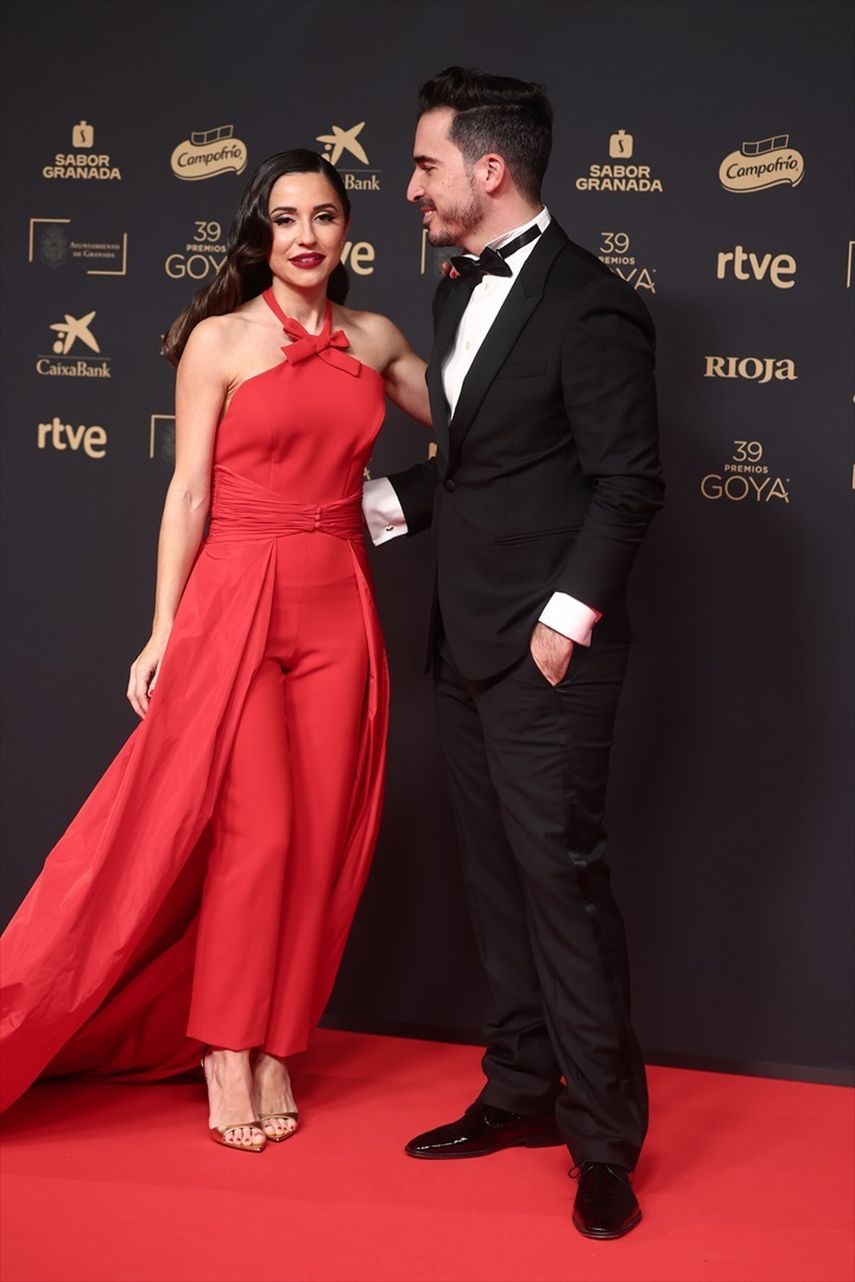 La empresaria Verónica Díaz y el escritor Javier Castillo posan en la alfombra roja de la 39º edición de los Premios Goya, en el Palacio de Exposiciones y Congresos de Granada, el 8 de febrero de 2025, en Granada, Andalucía (España).