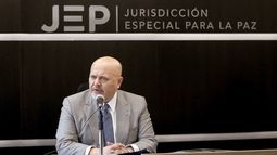 El Fiscal de la Corte Penal Internacional, Karim Khan, pronuncia una declaración en las oficinas de la Jurisdicción Especial de Paz en Bogotá, el 27 de octubre de 2021. Khan respaldó los esfuerzos de la Jurisdicción Especial de Paz para lograr justicia.    