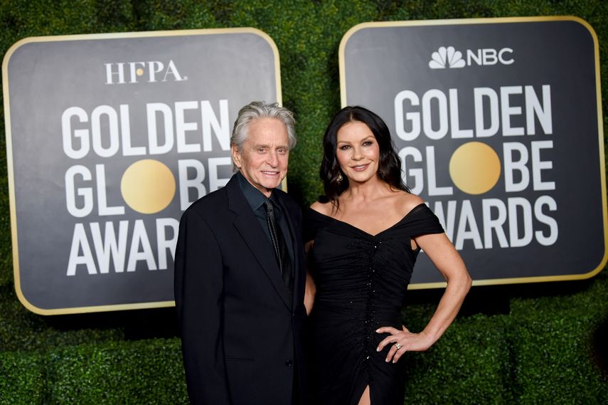 Michael Douglas y Catherine Zeta-Jones asisten a la 78a Entrega Anual de los Globos de Oro® en The Rainbow Room el 28 de febrero de 2021 en la ciudad de Nueva York.&nbsp; &nbsp;