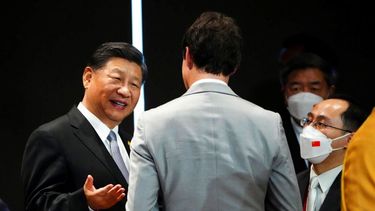 El presidente del régimen de China, Xi Jinping dialoga con su homólogo canadiense.&nbsp;