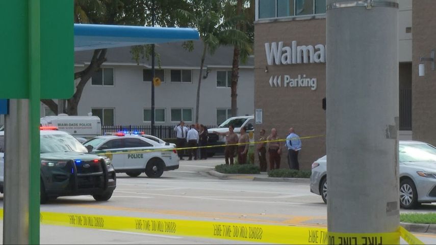Exterior del Walmart en Cutler Bay tras un tiroteo que cobró la vida de un hombre.