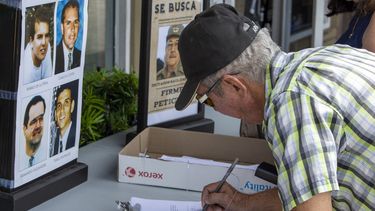 Miles de personas han aportado sus firmas a la campaña que busca el enjuiciamiento de Raúl Castro.