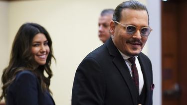 El actor Johnny Depp llega al Tribunal del Circuito del Condado de Fairfax, en Fairfax, Virginia, el miércoles 18 de mayo de 2022.