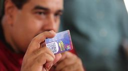 El llamado carnet de la patria es un instrumento del régimen venezolano para dar ayudas sociales.