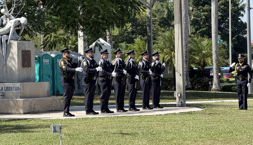 Ceremonia por el Día de los Veteranos en Hialeah Ceremonia por el Día de los Veteranos en Hialeah