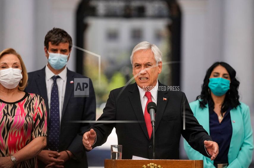El presidente de Chile, Sebastián Piñera, da una conferencia de prensa en el palacio presidencial de La Moneda en Santiago, Chile.