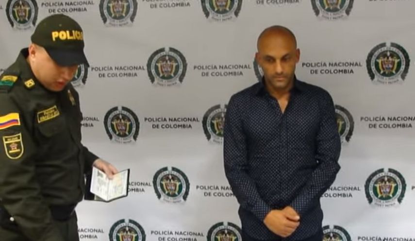 Captura de video que muestra el momento de la detención del exfutbolista Diego Osorio por posesión de droga.