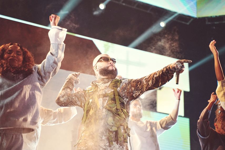 Farruko se presenta en el escenario del Coliseo de Puerto Rico José Miguel Agrelot el 20 de julio 2023 en la vigésima edición de Premios Juventud. Esta semana, el cantante unió fuerzas con el artista colombiano Hamilton en el tema La Ruta.